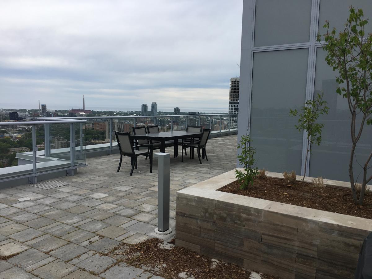 Toronto Metropolitan University-Daphne Cockwell Complex Residence Exterior photo